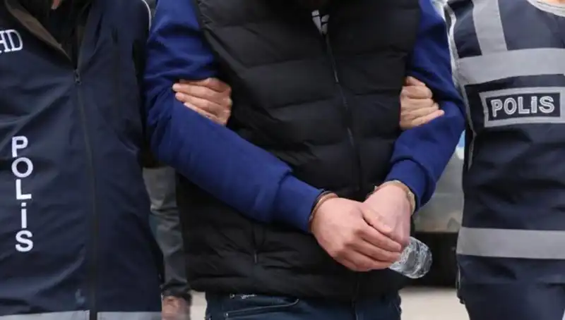 Türkiye'nin Dört İlinde DAEŞ'e Yönelik Şafak Operasyonu: 4 Şüpheli Gözaltında