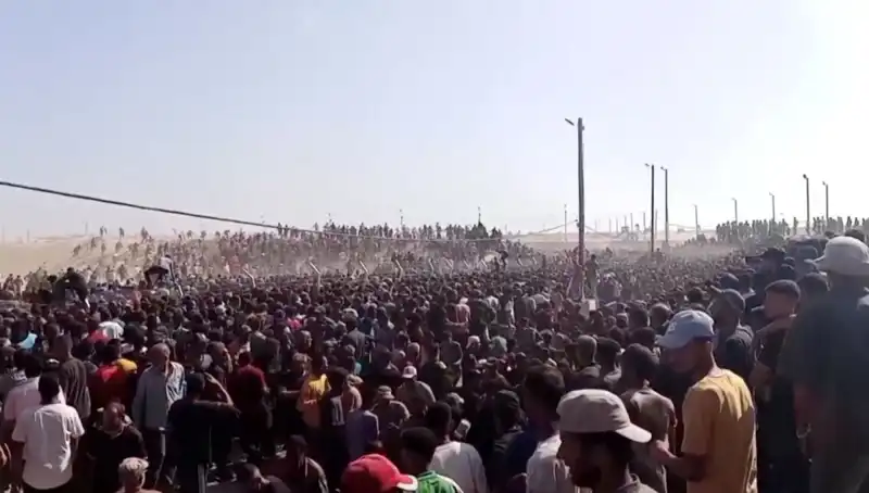 İsrail'in Filistinli Yardım Girişimlerine Yönelik Saldırısı: 30 Can Kaybı