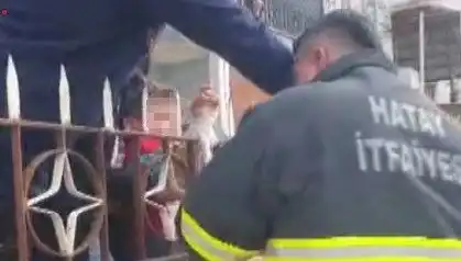 Hatay'da Şok Eden Kaza: Çocuğun Koluna Demir Korkuluk Saplandı!