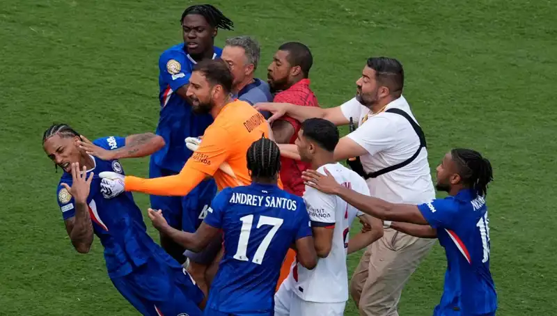 Dev Finalin Ardından Şok Eden Olay: Teknik Direktörden Futbolcuya Yumruk!
