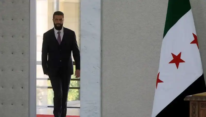 Paris’te Dünyanın Gözleri Şara-Macron Zirvesine Çevrildi