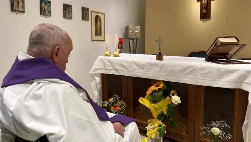 Vatikan'da Tarihi Gelişme: Papa Kendi Başına Nefes Alabiliyor