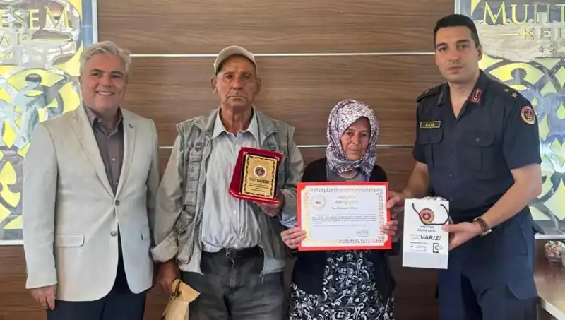 Tek Evi Olan Aileden Duygusal Bağış: Jandarmaya İhtiyaç Sahipleri İçin
