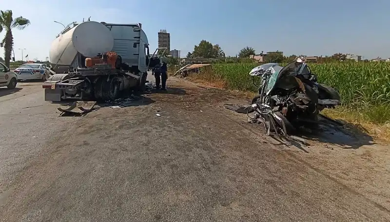 Adana'da Tanker Kazası: Otomobil ve Kamyonun Çarpışma Anı Şaşkınlık Yarattı