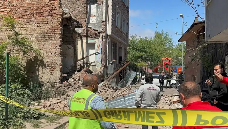 Deprem Sonrası Fatih'te Çöken Bina: Hayatı Değiştiren Olay
