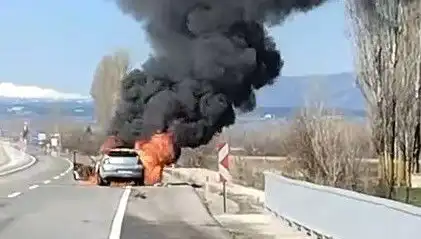 Kütahya'da Seyir Halindeki Otomobilde Korkutan Yangın