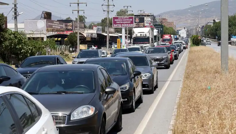 60 Kilometrelik Araç Kuyruğu: Aydın ve Muğla Arasında Sıkışan Trafiğin Nedeni Ne?