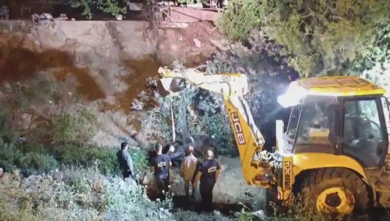 Hatay'da İneğe Kurtarma Operasyonu: Doğa ve Hayvanseverler Bir Araya Geldi