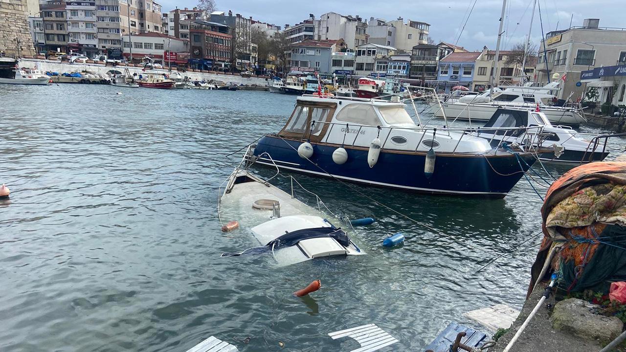 Çanakkale'de Kuvvetli Yağış Sonucu 8 Metrelik Tekne Battı