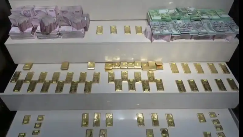 Van Havalimanı'nda Kaçak Altın ve Para Operasyonu: Ayrıntılar Açıklandı