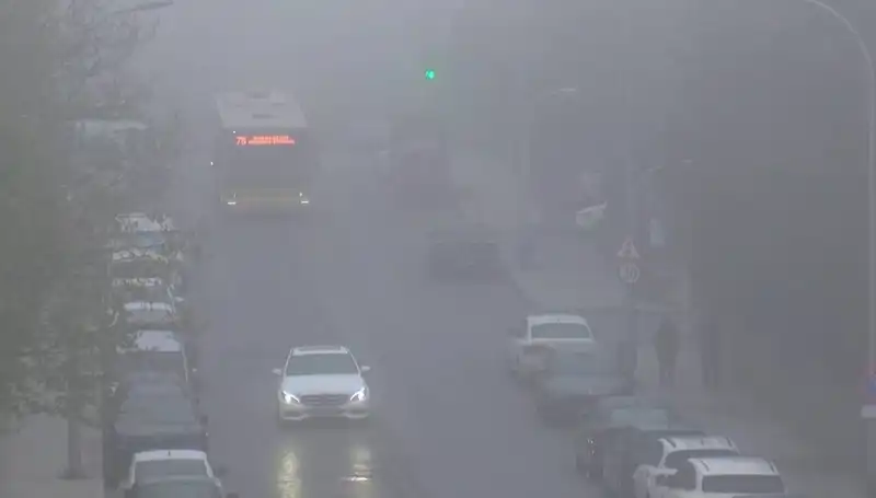 İstanbul'da Sis Alarmı: Görüş Mesafesi Düşük, Seyahatler Etkilendi
