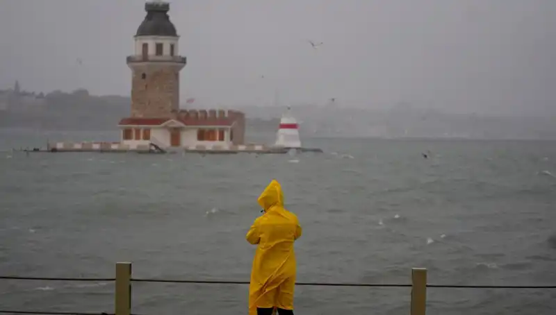 İstanbul'da Bahar Havası Sona Ererken Yeni Mevsim İçin Hazırlıklar Başladı