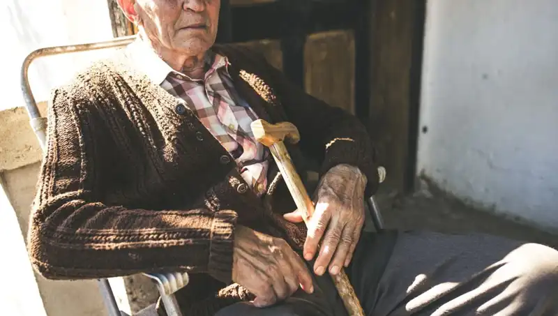 100 Yaş Üstü Bireylerin 16'sı Depresyonla Mücadele Ediyor: Yalnızlığın Etkileri