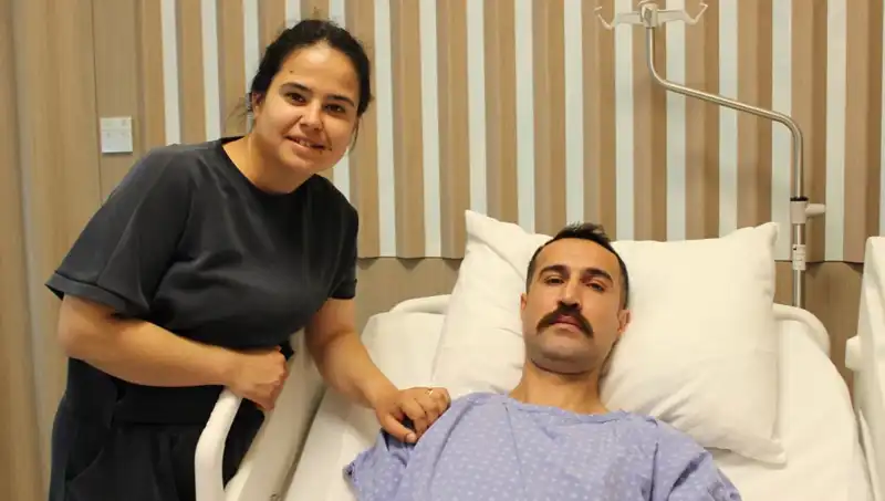 32 Yaşında Kalın Bağırsak Kanseri Teşhisi: Mide Kanaması Endişesiyle Hastaneye Gitti