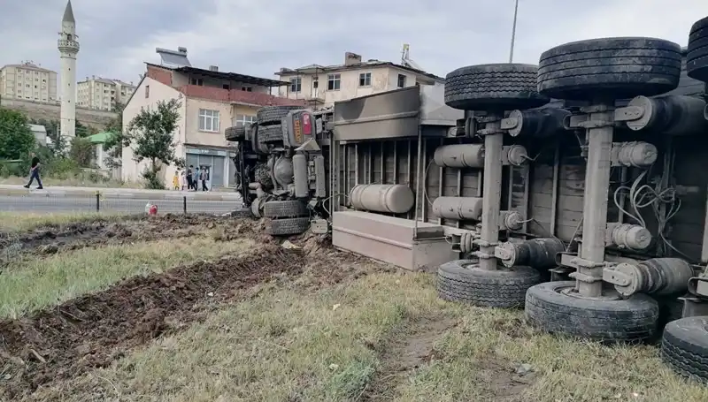 Korkunç Kaza: Freni Boşalan TIR, Erzurum'da Dehşet Saçtı