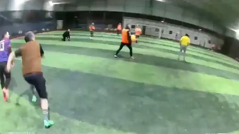 Halı Sahada Çöküş Anı! Futbolcular Kaçarken Kameralara Yansıdı