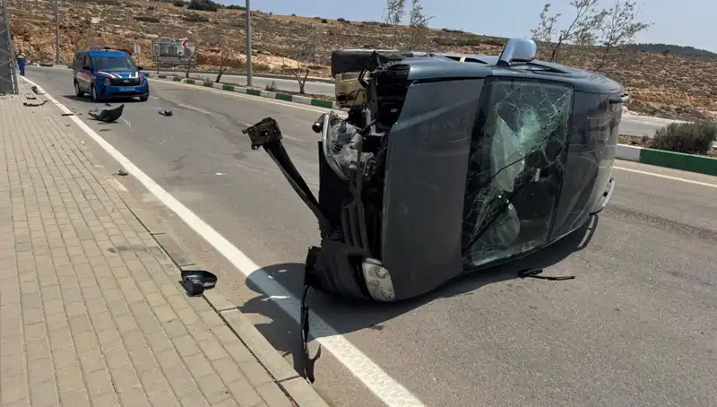 Kilis’te Ticari Araç Devrildi: 4 Kişi Yaralandı, Nedeni Merak Ediliyor
