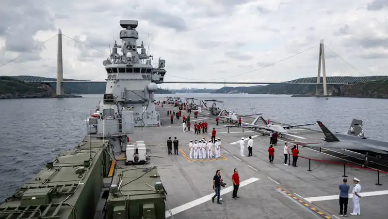 TCG Anadolu, Sarayburnu'ndan Ayrılırken Tarihi Bir Yolculuğa Çıkıyor