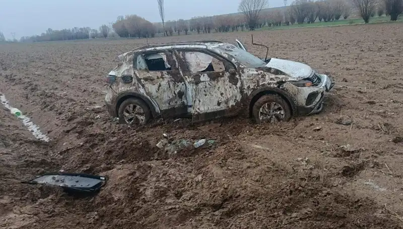 Şarampole Devrilen Otomobilde İki Kişi Yaralandı: Kaza Anı ve Sebepleri