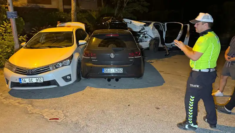 Alkollü Sürücü Trafikte Korku Dolu Anlar Yaşattı, Üç Araca Çarptı