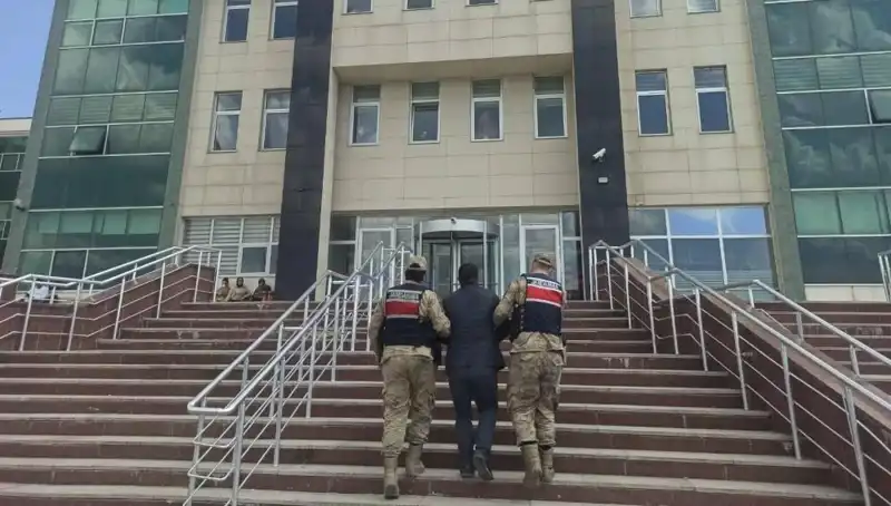 Hapis Ceza Bilançosuyla Aranan Şahıs, Sonunda Kuşatıldı ve Yakalandı