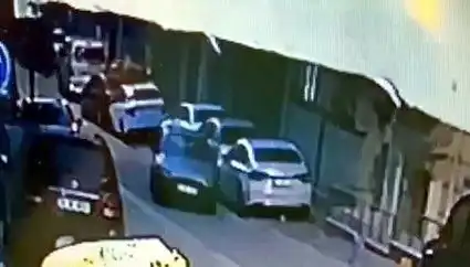 Esenyurt'ta Gece Yarısı Araç Kazası: İki Otomobile Çarpıp Kayboldu!