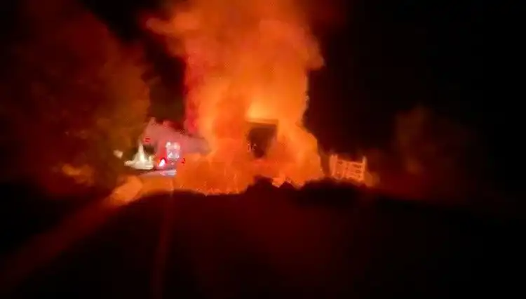 Seyir Halindeki Kamyonet Kısa Sürede Alev Alev Yandı!