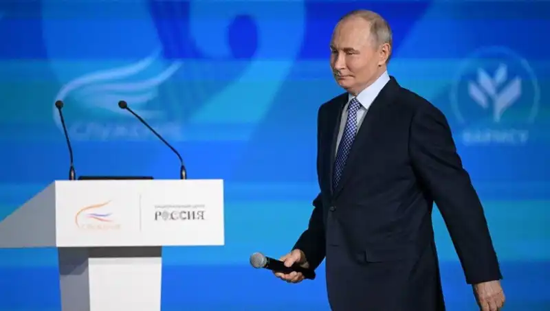 Rusya’da Yabancı Ajan Yasasında Tarihi Değişiklik: Putin Onayladı