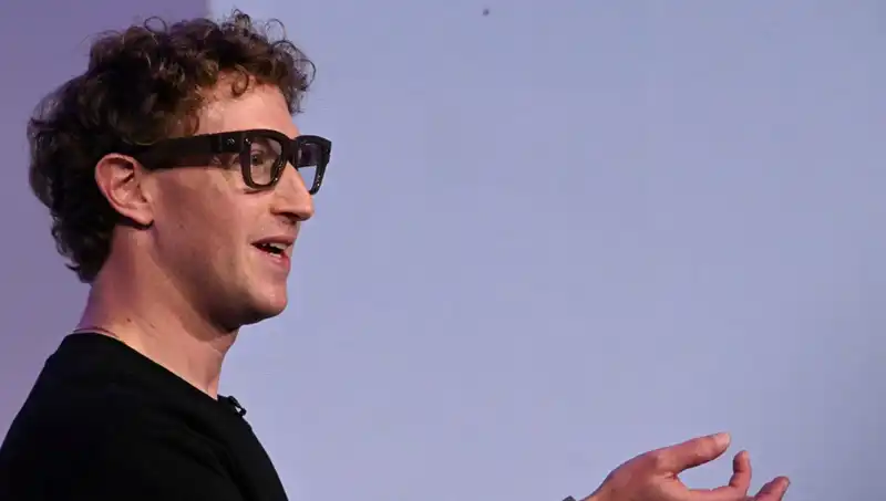 Facebook'un Kurucusu Zuckerberg'ten Yenilikçi Gözlük: Yapay Zeka Dönemi Başlıyor!