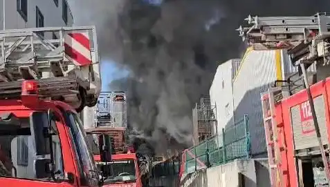 Tuzla'daki Fabrika Yangını: Kontrol Altına Alındı, Sebepler Araştırılıyor