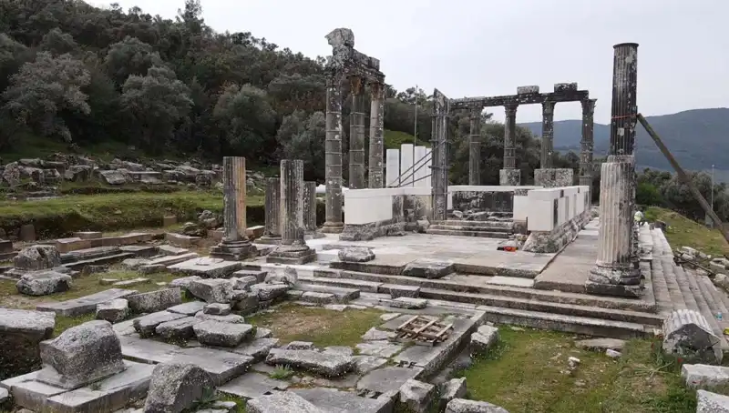Zeus Tapınağı’nda Büyüleyici Restorasyon: Tarihin İzleri Yeniden Canlanıyor