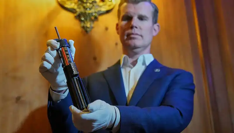 Darth Vader’ın Efsanevi Işın Kılıcı, Rekor Fiyatla Yeni Sahibini Buldu