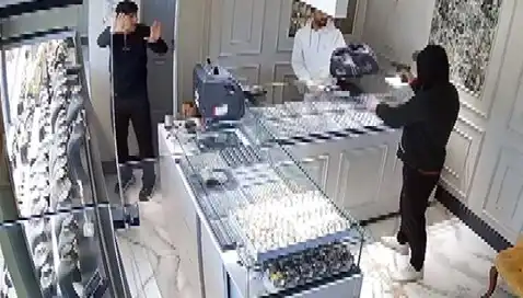 Bursa'da Kuyumcu Soygun Girişimi: Korku Dolu Anlar Kamerada