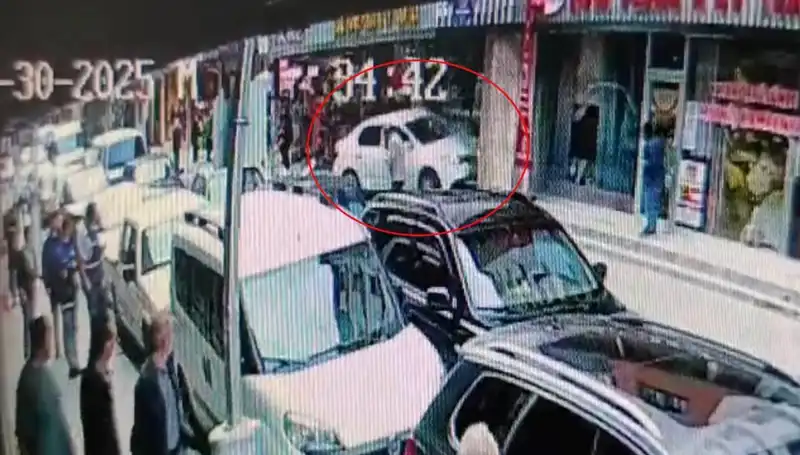 Alkollü Sürücünün Mağaza Kaza Vaka: İki Çocuk Son Anda Kurtuldu
