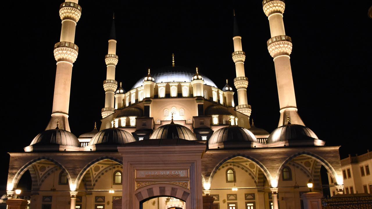 Regaip Kandili'nde Müslümanlar dualarda buluşacak