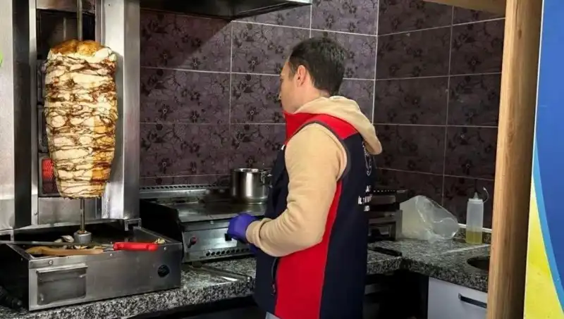 Tavuk Döner Alarmı: İşletmelere Bakanlık Tarafından Baskınlar Devam Ediyor