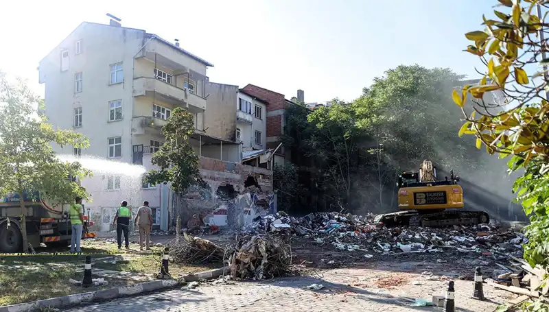 Sındırgı'da Deprem Artçıları Endişe Yaratıyor: 4.0, 3.6, 3.9 Şiddetinde Sallantılar