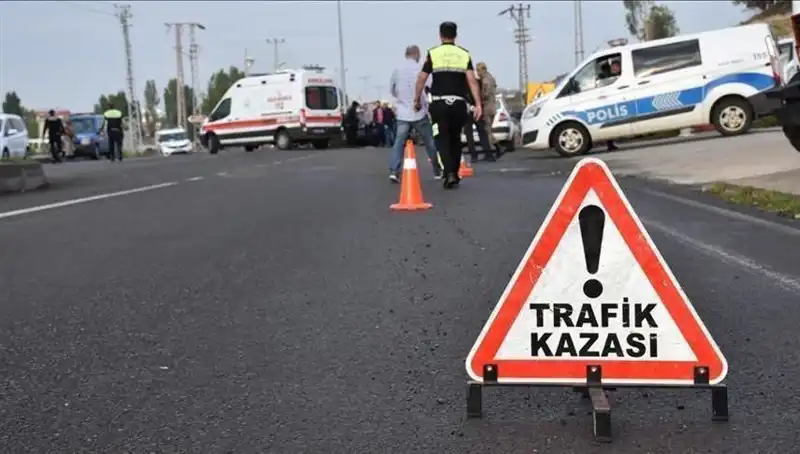 Antalya’da Görülmemiş Kaza: Otomobil Kanalda Devrildi, İki Yaralı
