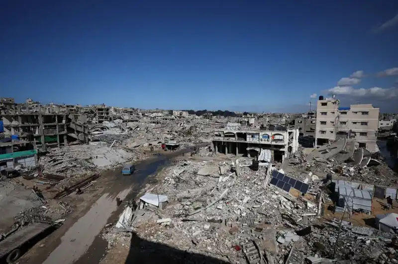 Gazze'de Savaşın Sıcak Nefesi: İsrail Ateşkesi İhlal Ediyor, 10 Kişi Hayatını Kaybetti