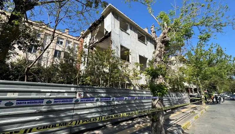 Bakırköy'de Metruk Bina Deprem Sonrası Kısmen Çöktü: Son Durum Ne?