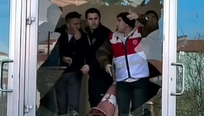 Maçta Yaşanan Gergin Anlar: Taraftar Kavgaları Stadyumu Sarstı