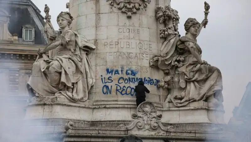 Paris Belediyesi, Grafiticilere Savaş Açtı: Sokaklar Temizlenecek mi?