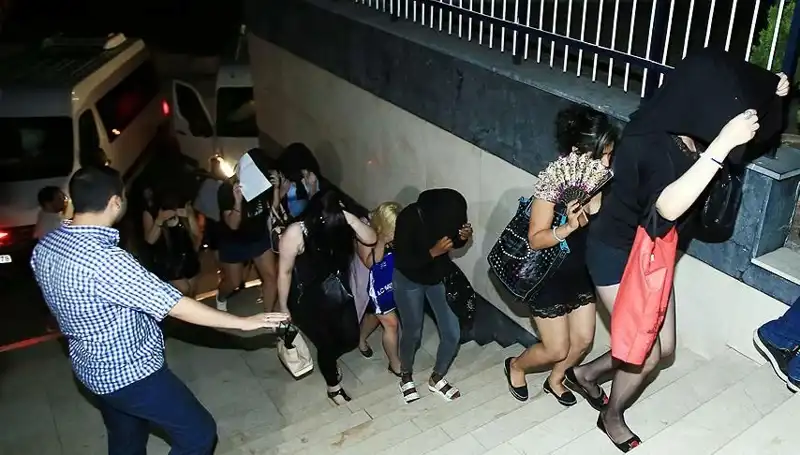 Düzce'de Fuhuş Operasyonu: 5 Zanlı Ele Geçirildi!