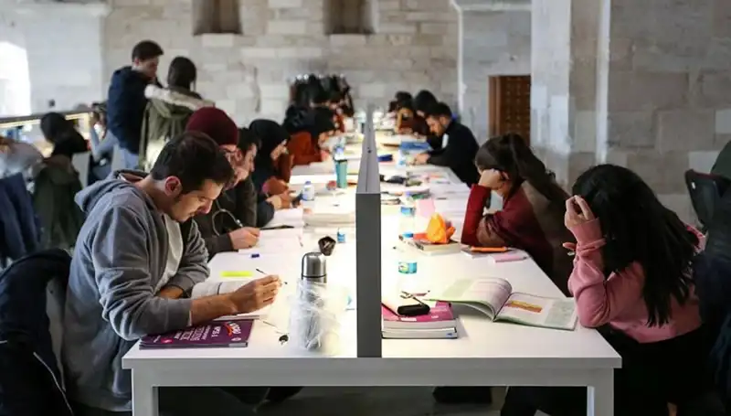 Üniversitelerin 2024-2025 Akademik Takvimi Açıklandı: İlk Günler Merakla Bekleniyor