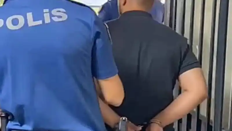 İzmir'de Polise Saldıran Şahsın Tutuklanmasıyla İlgili Detaylar